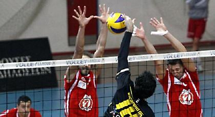 Δεν μπορεί μακριά της…