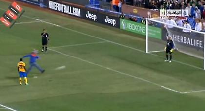 Οπαδός… σούταρε πέναλτι! (video)