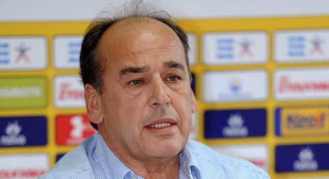 Κλείνει «μέτωπα»