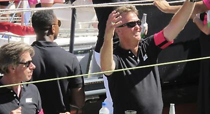 Σε gay parade Φαν Χάαλ, Κλάιφερτ και Ντε Μπουρ (vid)