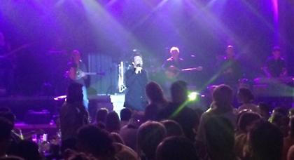 Το κέντρο άνοιξε και ο Κιάμος τραγούδησε παρά το «λουκέτο» του ΣΔΟΕ!