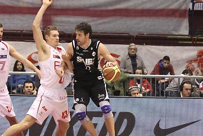 Φορά Αρμάνι ο Τζίλι