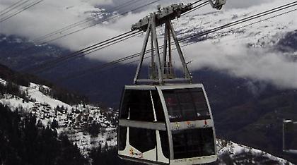 Μωρό επιβίωσε πτώσης 30 μέτρων επειδή ήταν σε... σάκο