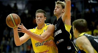 Δύο μέσα, τρεις έξω