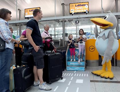 Η Lufthansa δίνει προτεραιότητα στην οικογένεια