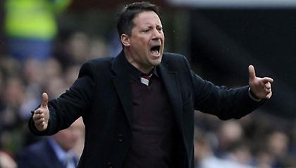 Αποβλήθηκε για χειρονομία ο τεχνικός του ΑΠΟΕΛ (video)