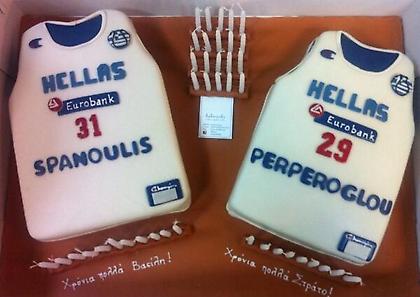 Οι γαλανόλευκες τούρτες σε Σπανούλη και Περπέρογλου