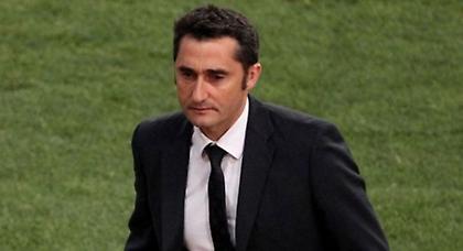 Οκτώ ιστορίες με φόντο κόκκινο