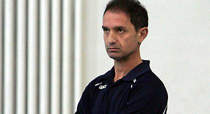 Ο Νικολάκης στον πάγκο του Ολυμπιακού