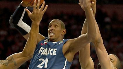 Εν τούτω… Αζίνκα