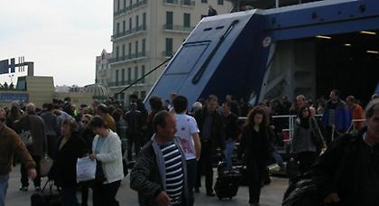 Μαζική έξοδος των τελευταίων αδειούχων του Αυγούστου