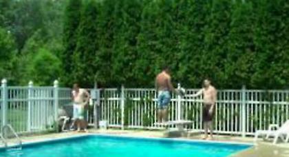 Μπασκετικά κόλπα σε πισίνα!