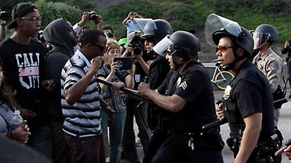 ΗΠΑ: «Αντισυνταγματικές» οι σωματικές έρευνες της αστυνομίας