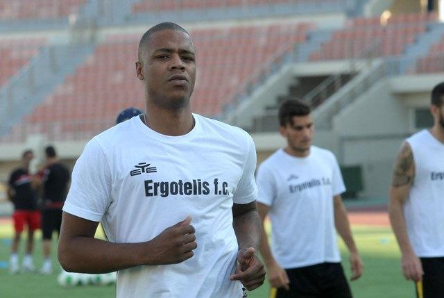 Περιμένει τον Πελέ