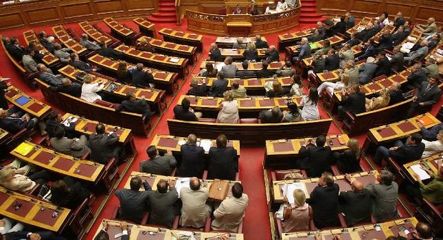 Σκάνδαλο: Δίνουν αύξηση στους εαυτούς τους