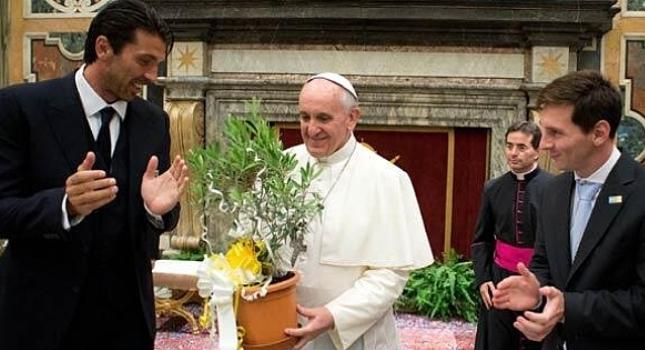 Πάπας Φραγκίσκος: «Δεν ξέρω ποια ομάδα να υποστηρίξω»