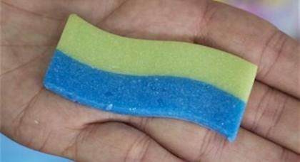 Οι Ουκρανοί «ξεσηκώθηκαν» γιατί αρωματικό τουαλέτας μοιάζει με τη σημαία τους