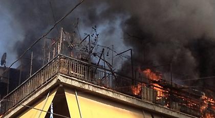 Σε εξέλιξη φωτιά σε διαμέρισμα στα Κάτω Πατήσια