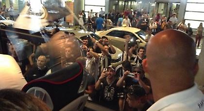 «Ασπρόμαυρη» υποδοχή