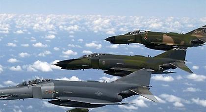 Χαμηλή πτήση τεσσάρων τουρκικών μαχητικών πάνω από ελληνικό νησί