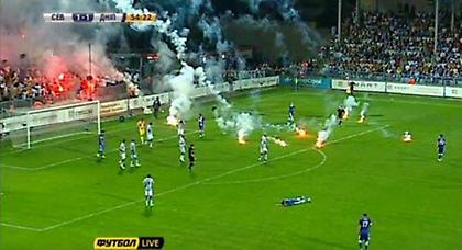 Έκοψαν επίθεση με καπνογόνα! (video)