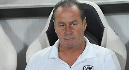 Στέφενς: «Η Σάλκε παραμένει το φαβορί»