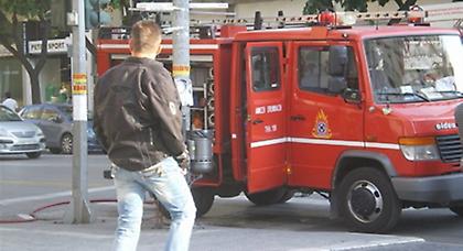 Τοξικομανής επιχείρησε να κάψει ζωντανή την μητέρα του