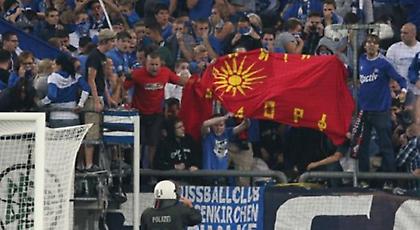 Η απάντηση της Σάλκε για την σημαία που προκάλεσε!