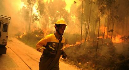 Μάχη με τις φλόγες για τέταρτη ημέρα δίνει η Πορτογαλία