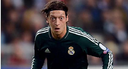 Τριανταπέντε «χαρτιά» για Εζίλ η Γιουνάιτεντ