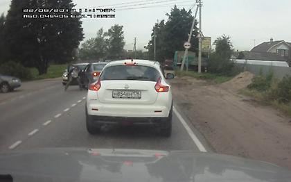 Αυτά συμβαίνουν όταν οδηγείς και μιλάς στο κινητό