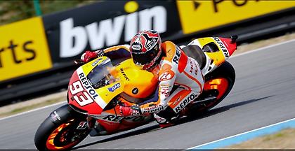 Του έβαλε τα γυαλιά ο μικρός