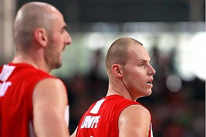 Νίκη με Λάμπε για Πολωνία