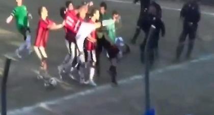 Γυριστό στον διαιτητή (video)