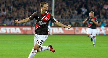 Μπήκε και τον «εκτέλεσε» (vid)