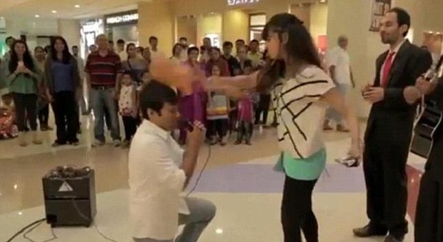 Το χτύπημα της αγάπης. Κυριολεκτικά.