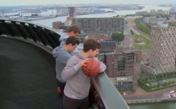 Έβαλε καλάθι από 100μ. ύψος!