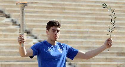 Ο Γιάννης Αντωνίου πρώτος λαμπαδηδρόμος