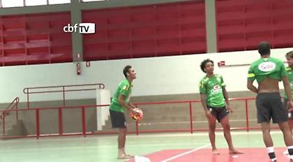 Ο Νεϊμάρ... βαράει βολές