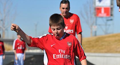 Η Arsenal δοκιμάζει ταλέντα στο Περιστέρι