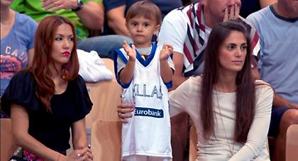 Ζήσης τζούνιορ και μαμά