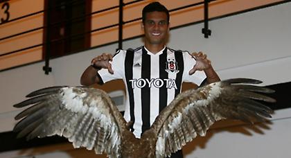 Αντί για Χολέμπας, Ραμόν η Μπεσίκτας