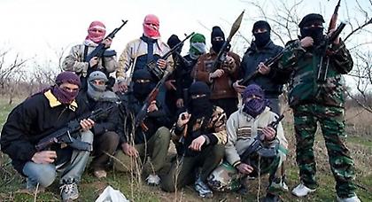 Σύροι αντάρτες εκτελούν 7 στρατιώτες (video)