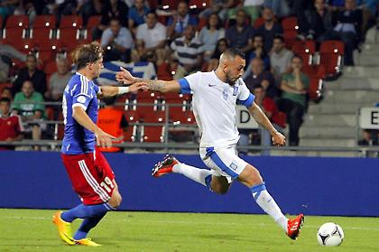 Προκαλεί την τύχη της...