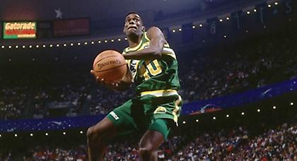 Πήδηξε πάνω από τον Κεμπ και κάρφωσε