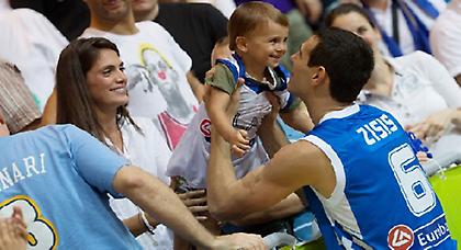 Να μας… Ζήσης, Γιάννη και Στράτο μου!