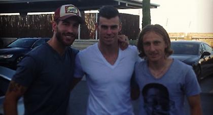 Έκανε προπόνηση και φιλίες ο Μπέιλ (photos)