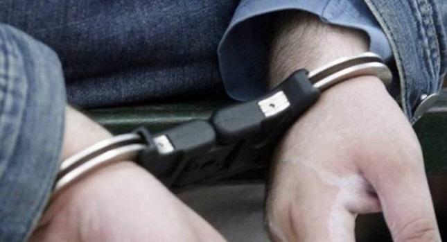 Αγρίνιο: Πατέρας και γιος εκβίαζαν επαίτη