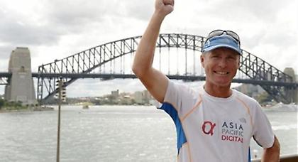 Αυστραλός έκανε το γύρο του κόσμου πεζός!