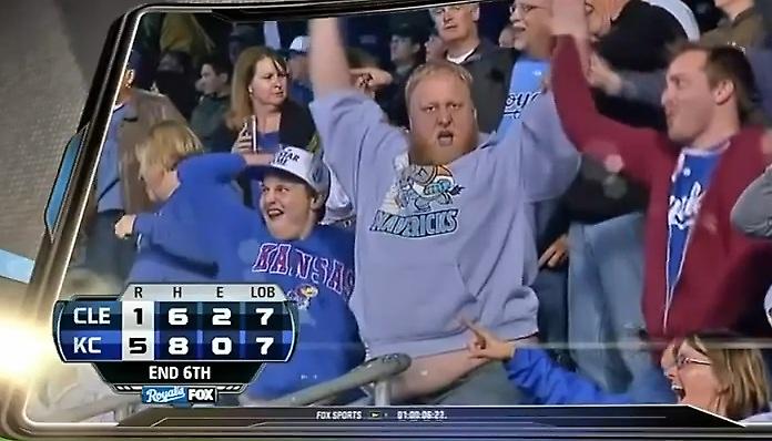 Αυτός ο οπαδός αξίζει βραβείο. Και η κοιλιά του επίσης!